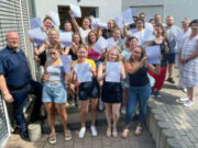 Mitten in der Ausbildung – Schüler der Krankenpflege erhalten Arbeitsverträge