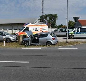 83-jähriger nach Unfall bei Abbiegevorgang verletzt