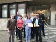 Spendenübergabe der Erlöse aus dem Markt der Partnerstädte – 2.250 Euro sind an den Ständen beim Altstadtfest zusammengekommen